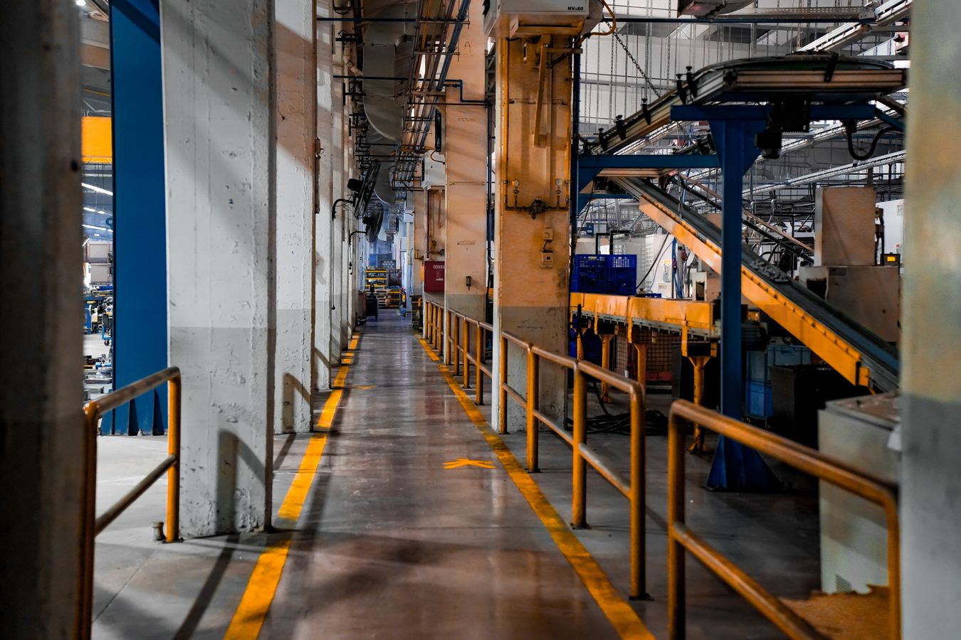 Industrial conveyors and machinery evoking Factorio's automation